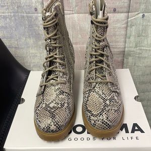 - Brand new Woman’s High Heeled Boots.